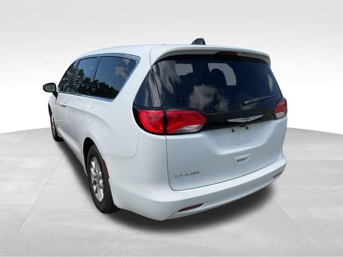 Used 2023 Chrysler Voyager LX FWD image 7