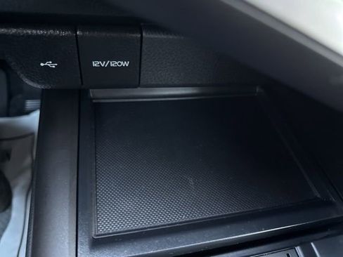 Used 2024 Toyota Camry SE image 17