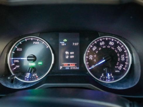 Used 2022 Toyota RAV4 SE image 23