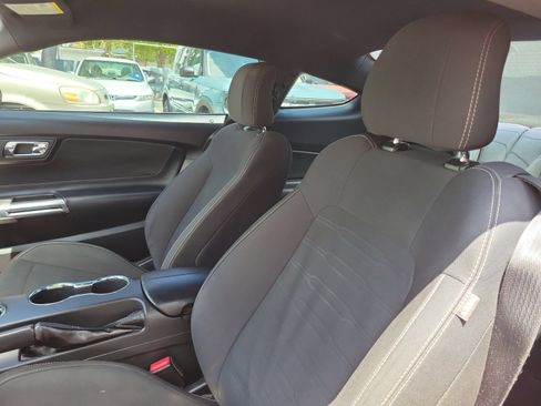 Used 2016 Ford Mustang Coupe RWD image 11
