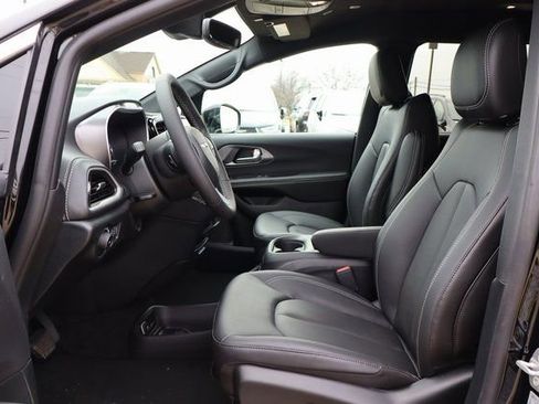 New 2026 Chrysler Pacifica Select FWD image 9