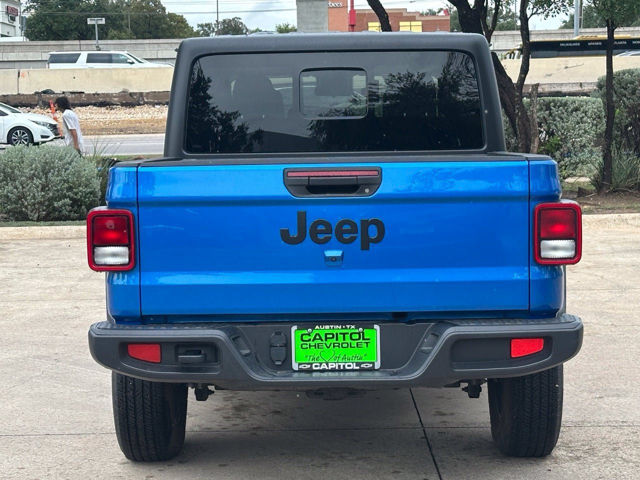 Used 2024 Jeep Gladiator Sport AWD/4WD image 4