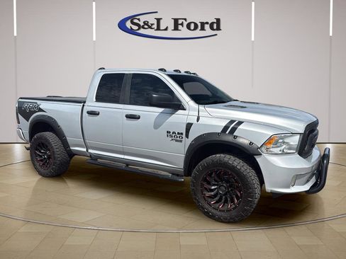 Used 2017 RAM 1500 Express AWD/4WD image 11