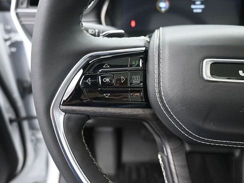 Used 2023 Jeep Grand Cherokee Overland AWD/4WD image 31