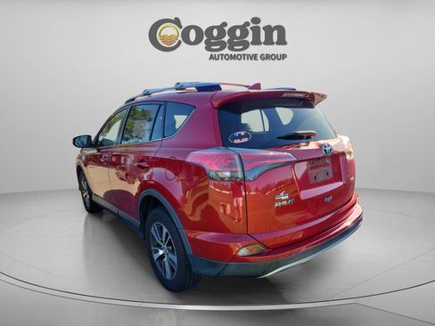 Used 2017 Toyota RAV4 XLE FWD image 2