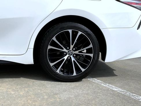 Used 2018 Toyota Camry SE image 23