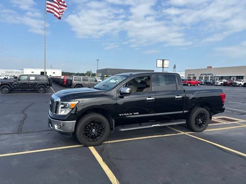 Used 2018 Nissan Titan SL AWD/4WD image 2