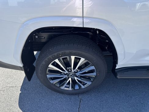 Used 2025 Lexus LX 600 4WD w/ Premium Package image 11