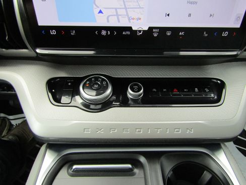 Used 2025 Ford Expedition Active AWD/4WD image 24