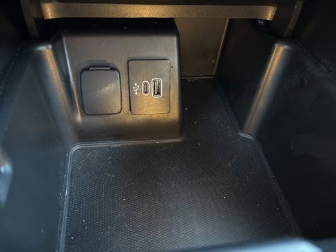 Used 2025 Ford Explorer ST-Line w/ ST-Line Street Pack image 18