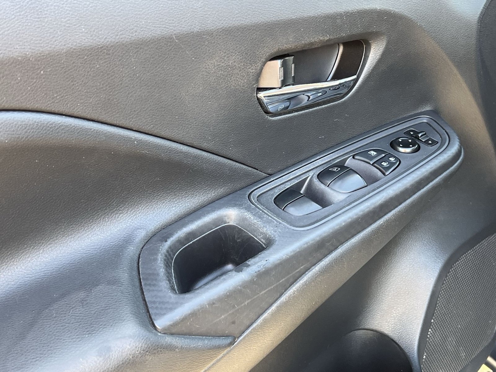 Used 2024 Nissan Versa SV FWD image 15