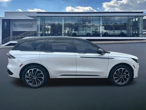 New 2026 Lincoln Nautilus Reserve AWD/4WD image 9
