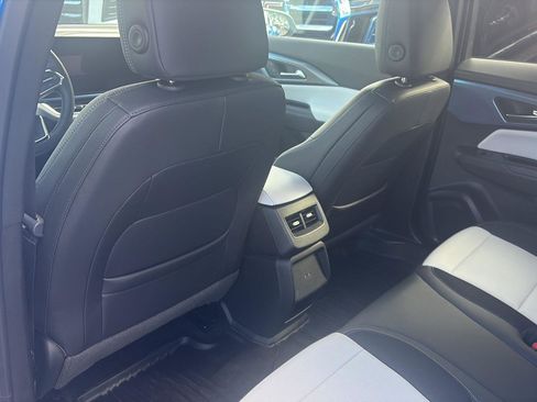 Used 2024 Chevrolet Equinox EV LT FWD image 22
