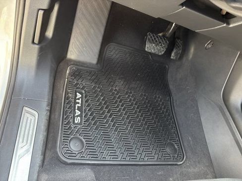 Used 2024 Volkswagen Atlas SEL AWD/4WD image 26