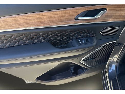 New 2025 Jeep Grand Cherokee L Summit image 18