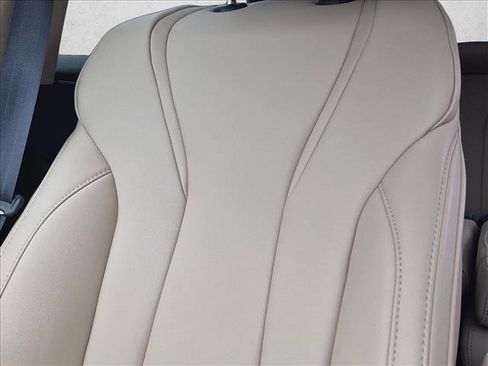 Used 2023 Acura MDX SH-AWD image 9