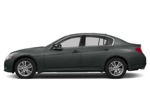 Used 2015 INFINITI Q40 w/ Moonroof Package RWD image 3