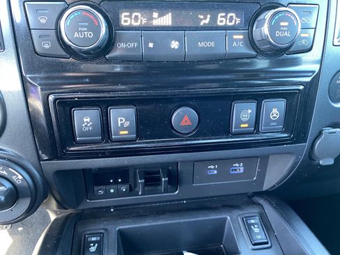 Used 2020 Nissan Titan PRO-4X w/ Pro-4x Convenience Package image 23