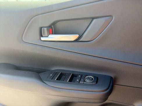 Used 2026 Toyota Prius Plug-In Hybrid FWD image 29