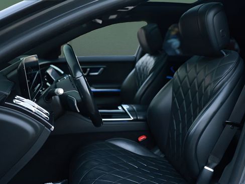 Used 2022 Mercedes-Benz S 500 4MATIC image 2