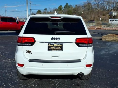 Used 2019 Jeep Grand Cherokee Altitude image 17