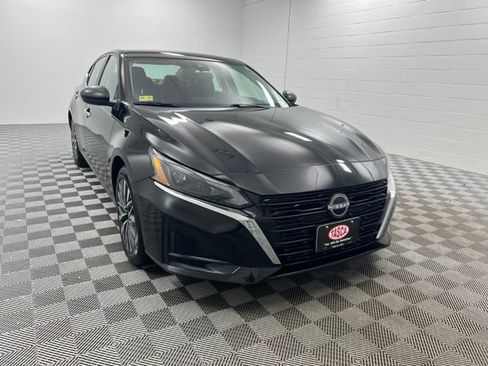 Used 2024 Nissan Altima 2.5 SV FWD image 1