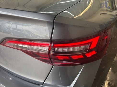 Used 2022 Volkswagen Jetta Sport image 6