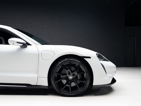 Used 2023 Porsche Taycan image 36