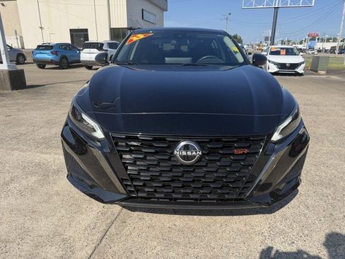 Used 2023 Nissan Altima 2.5 SR w/ SR Premium Package FWD image 2