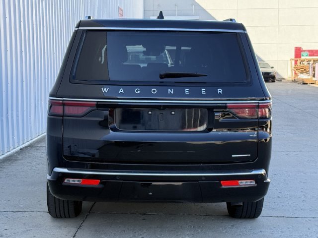 Used 2024 Jeep Wagoneer L Series II w/ Flexible Seating Group AWD/4WD image 5