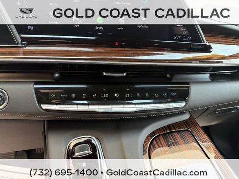 Used 2023 Cadillac Escalade Premium Luxury AWD/4WD image 31