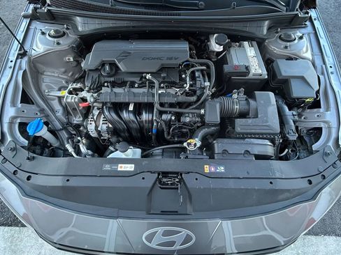 Used 2024 Hyundai Elantra Limited FWD image 17