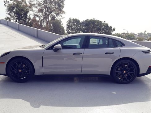 New 2026 Porsche Panamera image 2