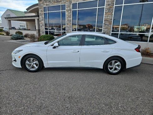 Used 2022 Hyundai Sonata SE image 2