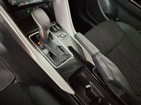 Used 2022 Mitsubishi Eclipse Cross LE image 17