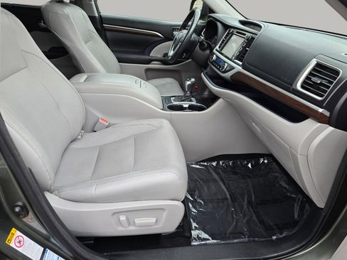 Used 2015 Toyota Highlander Limited AWD/4WD image 30
