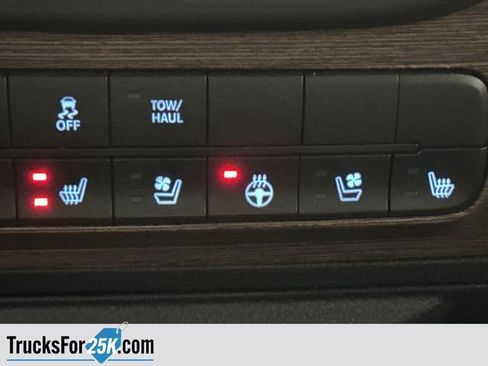 Used 2019 RAM 1500 Laramie w/ Convenience Group image 8