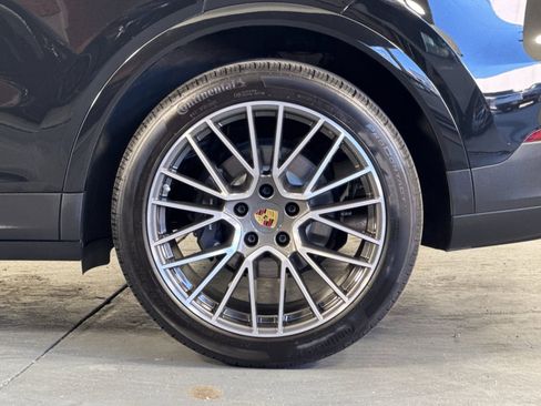 Certified 2023 Porsche Cayenne AWD/4WD image 31