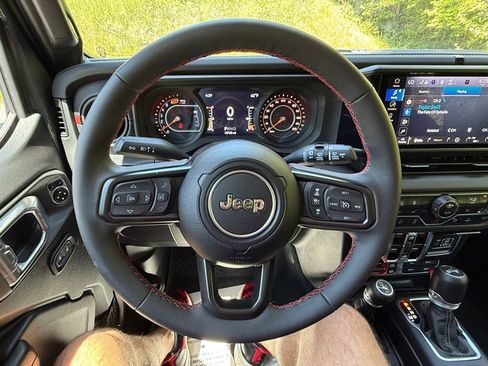 Used 2024 Jeep Wrangler Unlimited Rubicon w/ Safety Group AWD/4WD image 21
