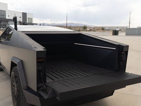 Used 2025 Tesla Cybertruck AWD Crew Cab image 30