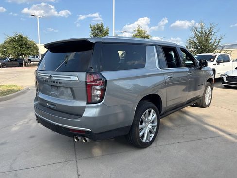 Used 2024 Chevrolet Suburban High Country w/ Premium Package AWD/4WD image 5