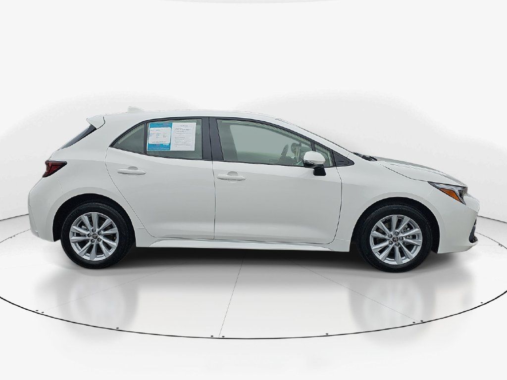 Used 2023 Toyota Corolla SE FWD image 5