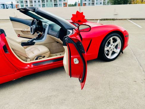 Used 2006 Chevrolet Corvette Convertible w/ Preferred Equipment Group RWD image 34