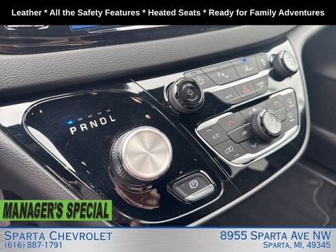 Used 2025 Chrysler Pacifica Select FWD image 19