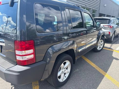 Used 2010 Jeep Liberty Limited AWD/4WD image 5