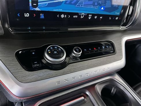 Used 2025 Ford Expedition Max Platinum AWD/4WD image 16