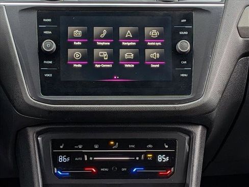 Used 2022 Volkswagen Tiguan SE R-Line image 13