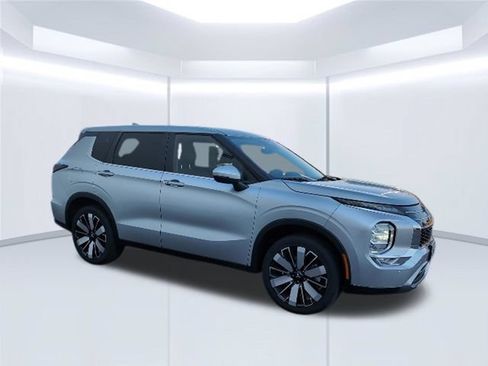 Used 2025 Mitsubishi Outlander SE FWD image 5