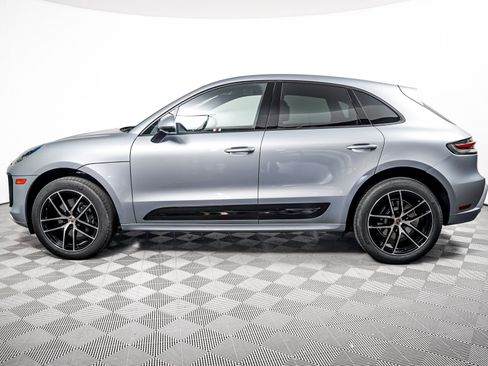 Certified 2025 Porsche Macan AWD/4WD image 2