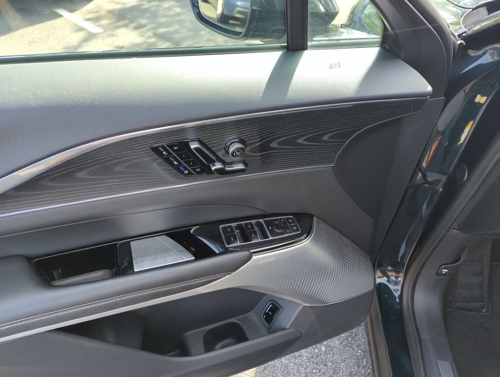 Used 2024 Cadillac Lyriq Sport RWD image 18